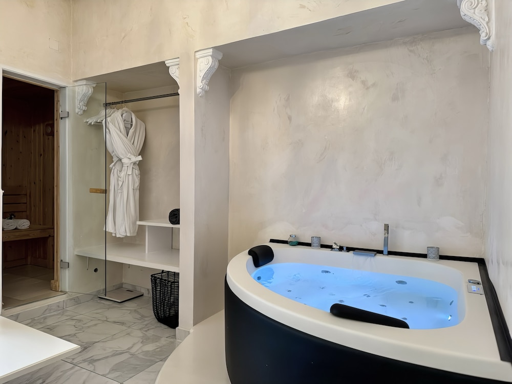 Panorama Suites And Spa 62/85