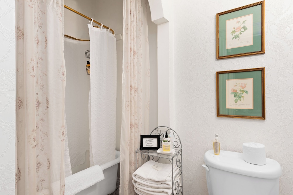 The Gables Wine Country Inn 46/50
