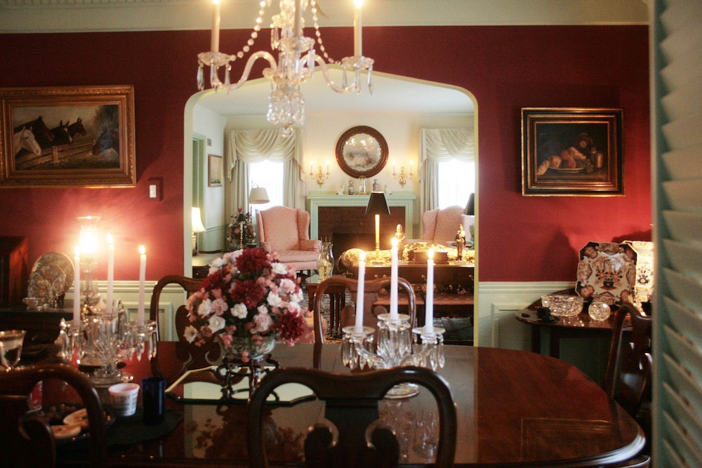 Moore House Bed And Breakfast 25/30