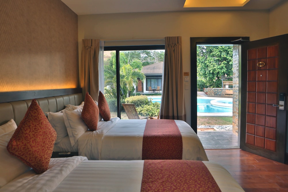 Coron Soleil Garden Resort 25/68