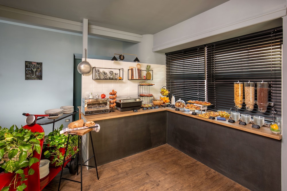 Bloom Hotel Roma 63/75