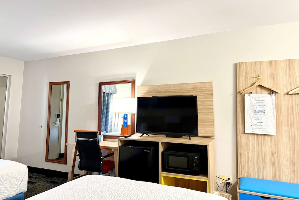 Days Inn by Wyndham Greenville AL 22/33