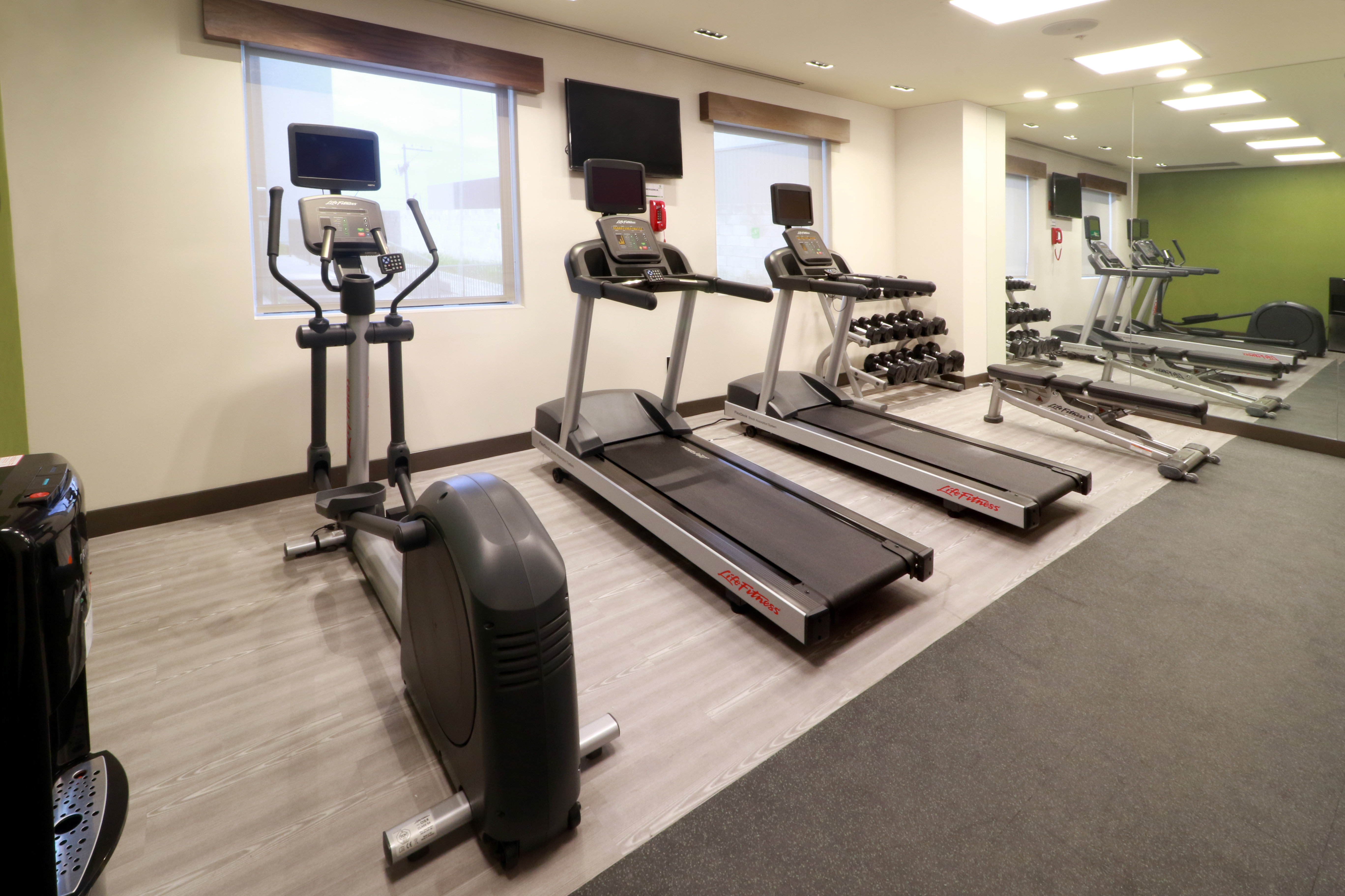 Holiday Inn And Suites Monterrey Apodaca Zona Airport 43/77