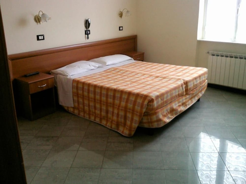 SERAFINO HOTEL 12/25