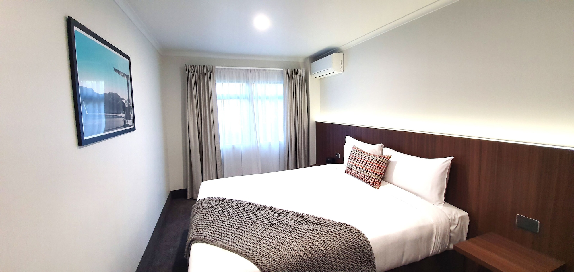 EXECUTIVE, SUITE