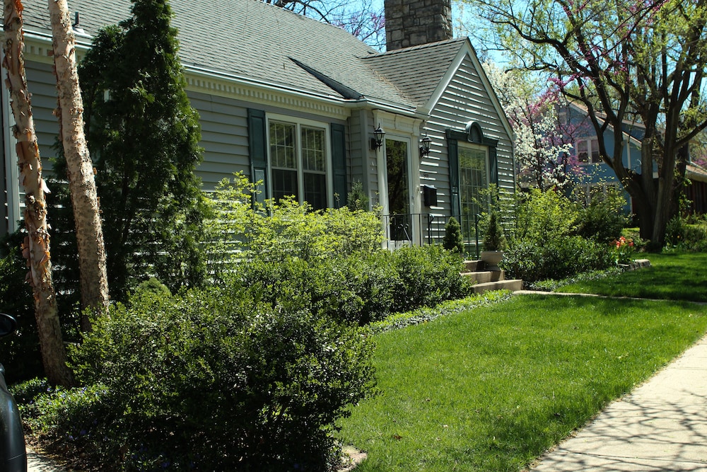 Moore House Bed And Breakfast 28/30