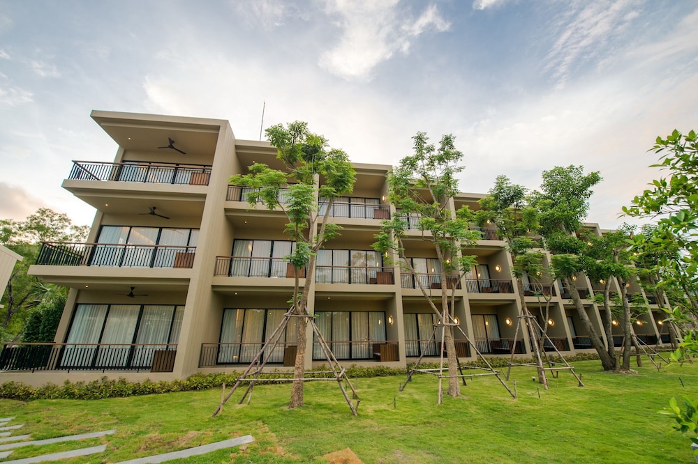 The Gallery Hotel Naiharn 1/50