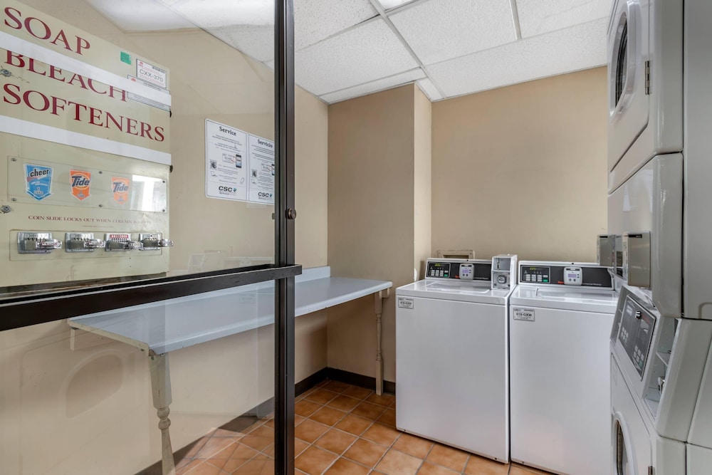 Econo Lodge Broken Arrow 33/59