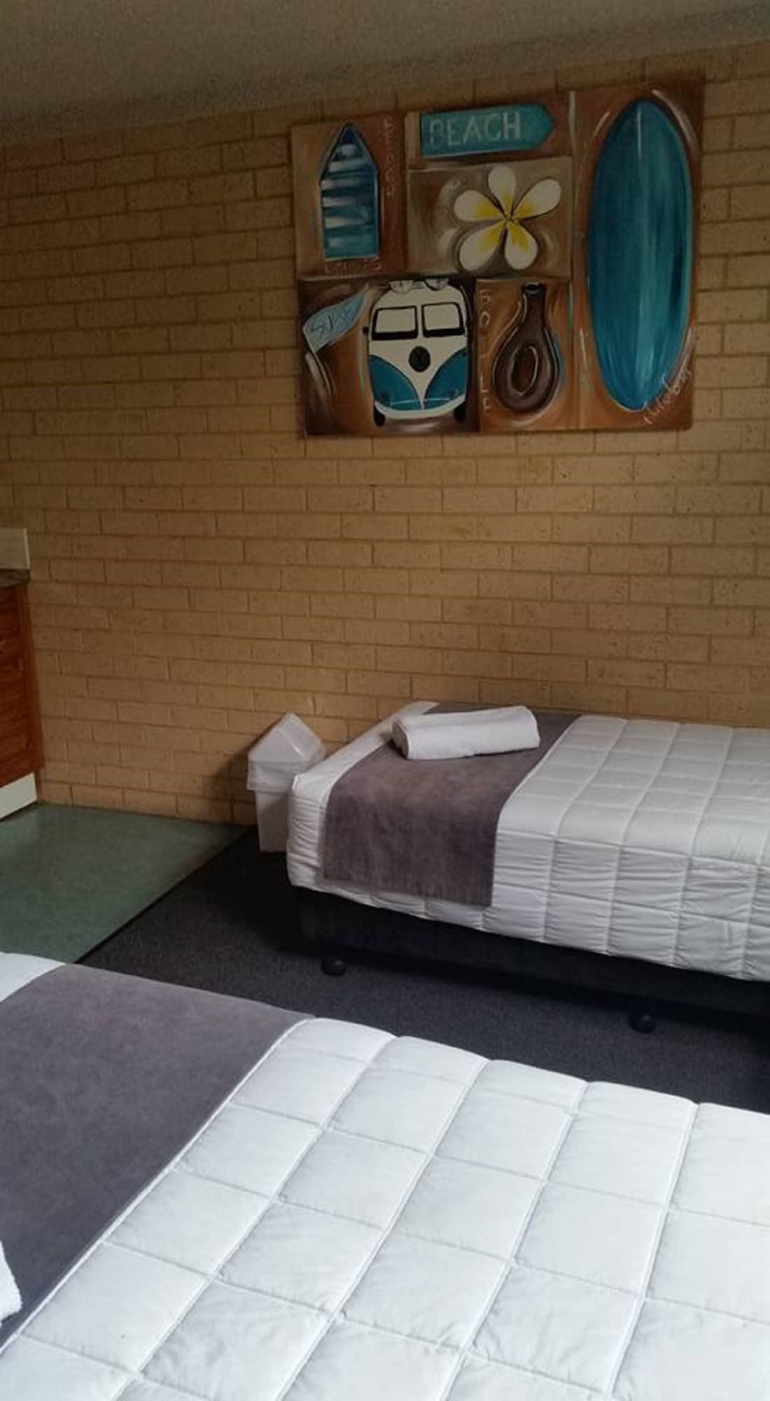 غرفة ثلاثية بسرير كوين وسرير فردي، Avlon Gardens Motel And Holiday Houses 4/5