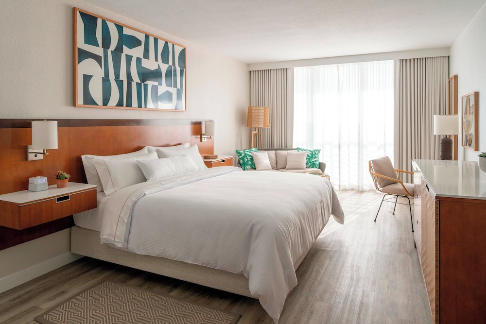 TRADITIONAL, KING BED, ACCESSIBLE