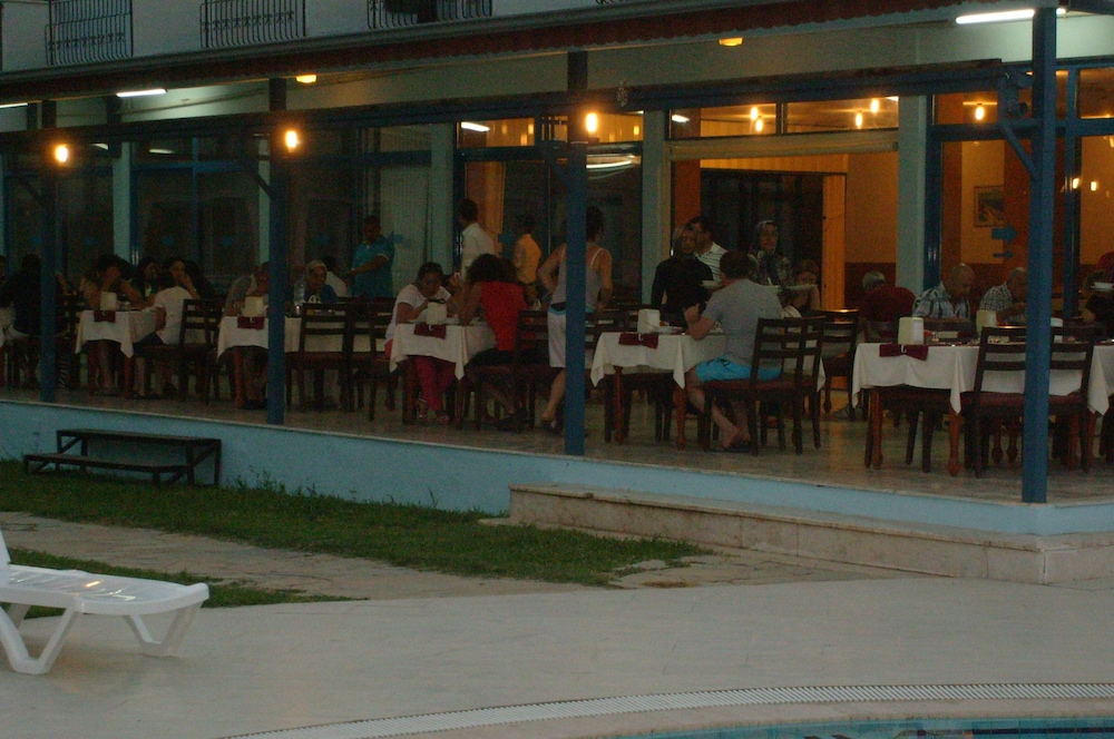 Aymes Hotel 20/23