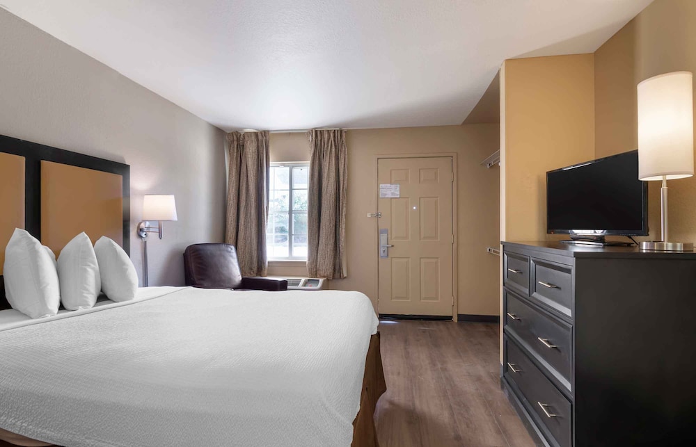 Extended Stay America - Kansas City - Shawnee Mission 24/35