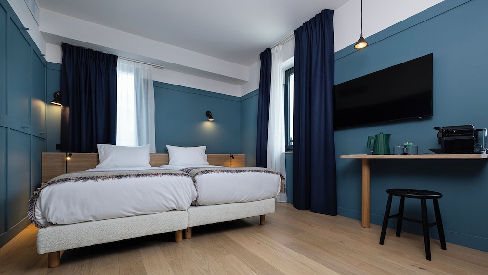 ROOM, TRIPLE, 3 BEDS