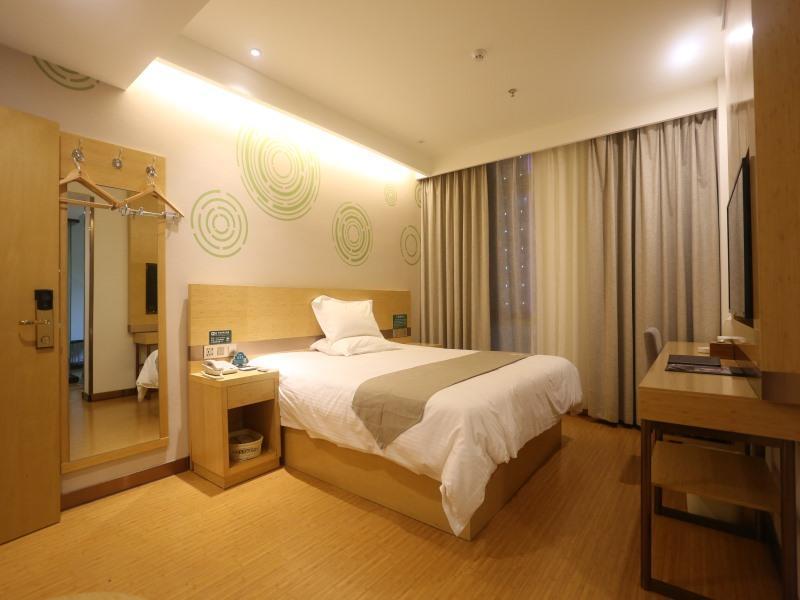 Feature, Queen Bed