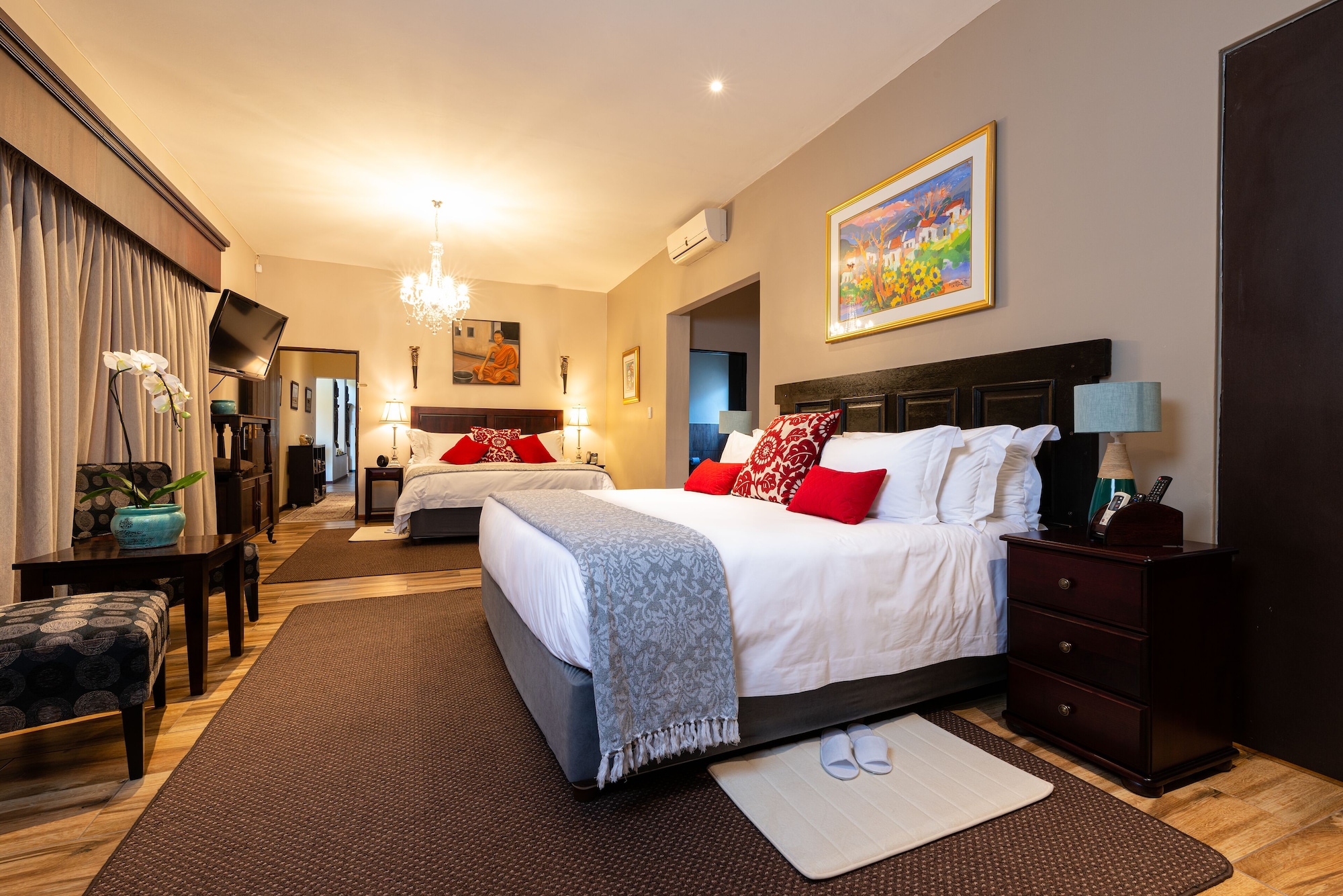 ROOM, QUADRUPLE