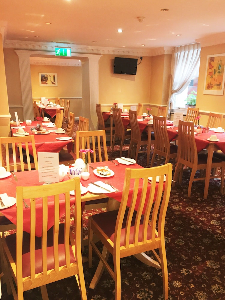 Hyde Park Radnor Hotel 30/40
