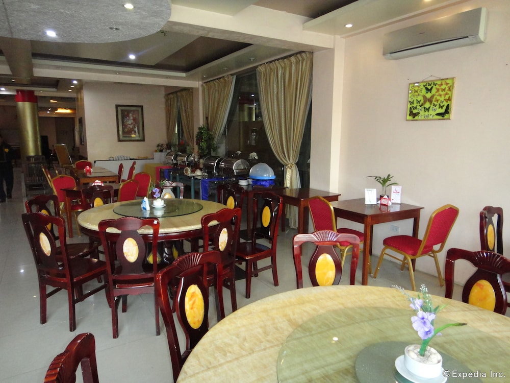A a Plaza Hotel 30/50