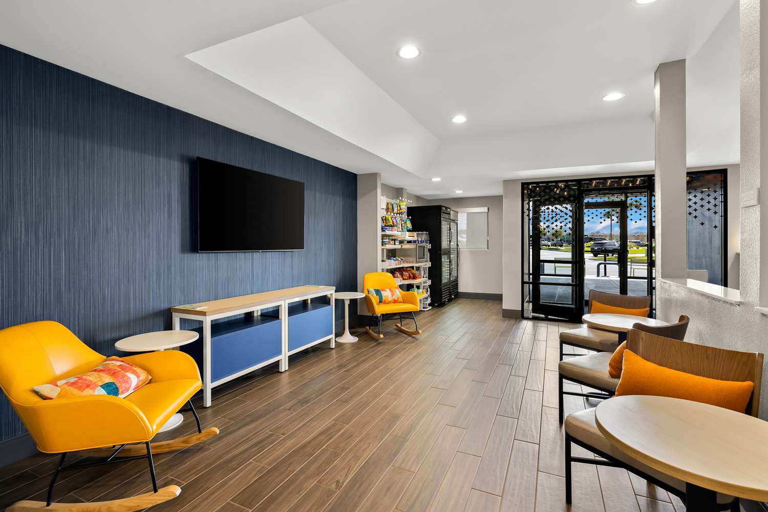 Spark by Hilton Tifton 15/21