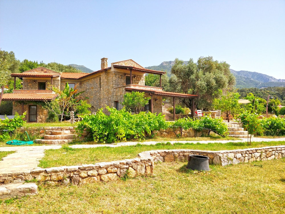 Zephyros Hotel 24/44