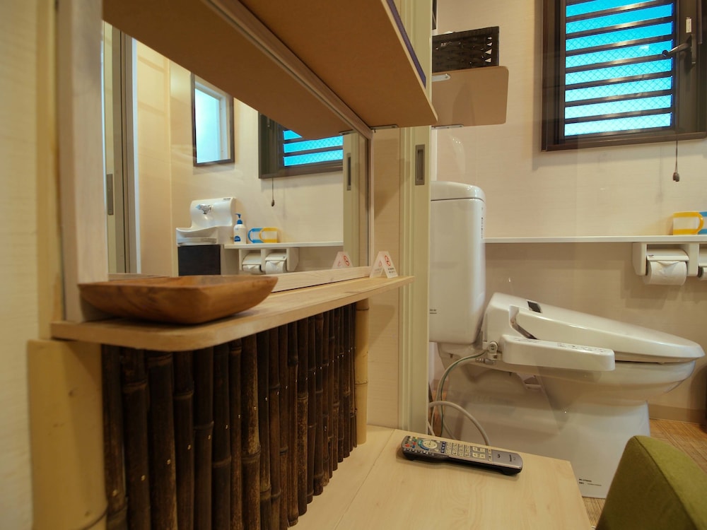 TRADITIONAL, TWIN BEDS, PRIVATE BATHROOM