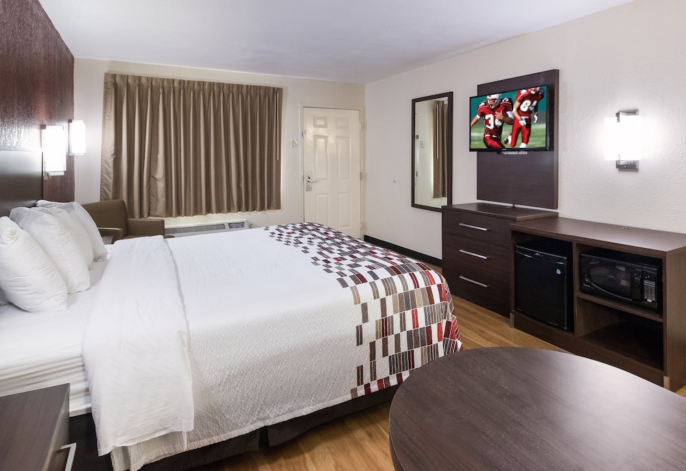 Red Roof Inn & Suites Commerce 15/33