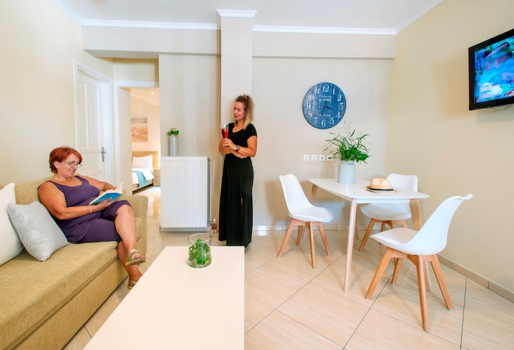 Vithos Aparthotel 46/72