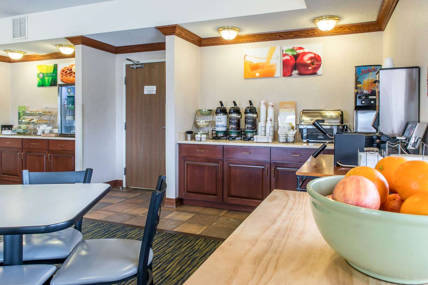 Quality Inn & Suites Titusville PA 18/21