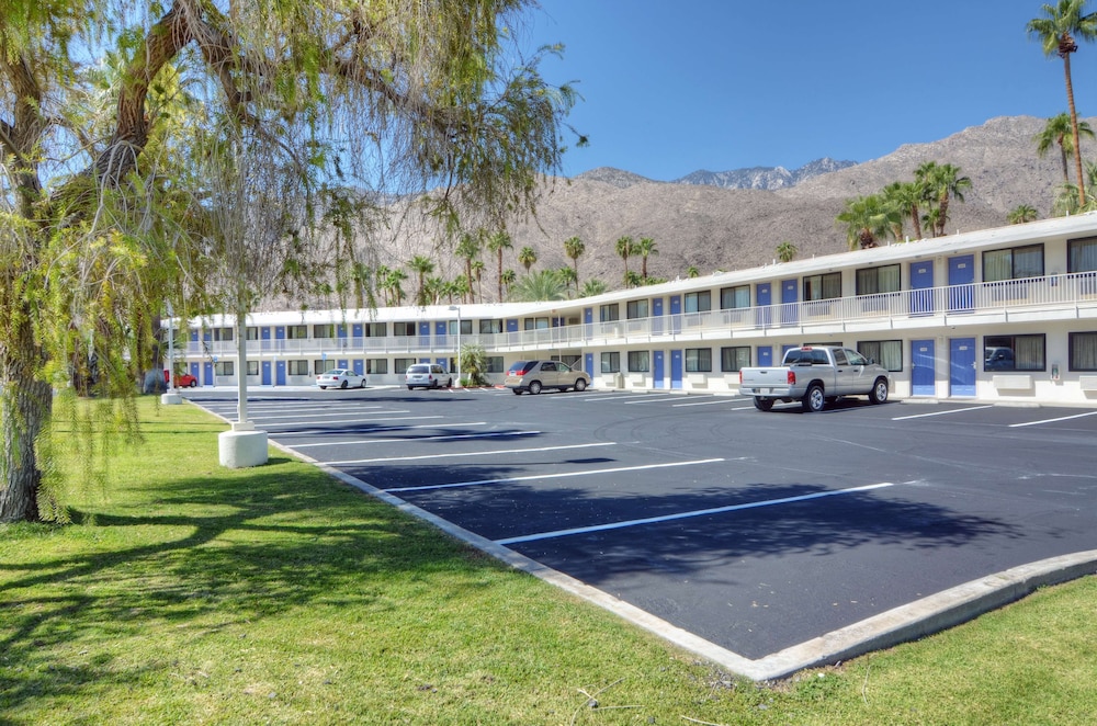 Motel6 Palm Springs, CA - East - Palm Canyon 24/50