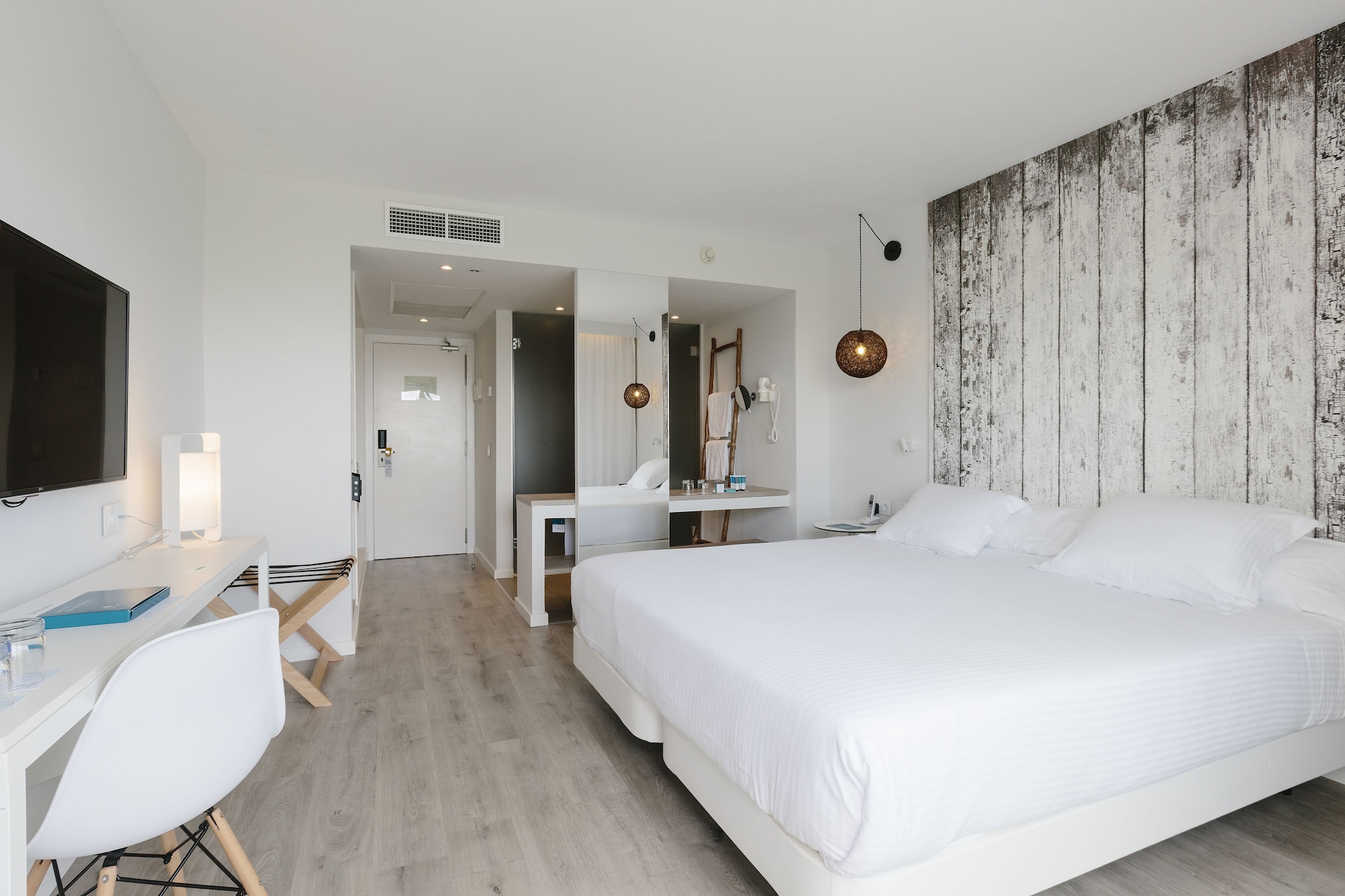 SUPERIOR, DOUBLE BED, SEA VIEW, BALCONY