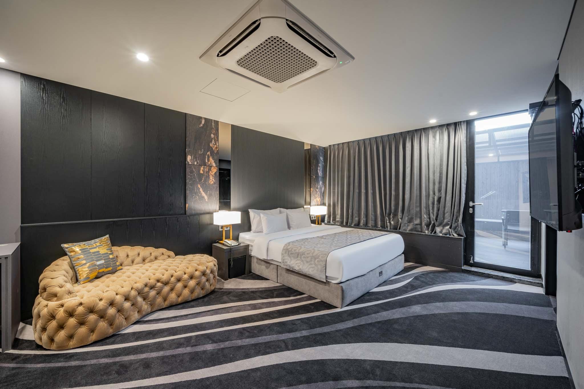 Penthouse, King Bed