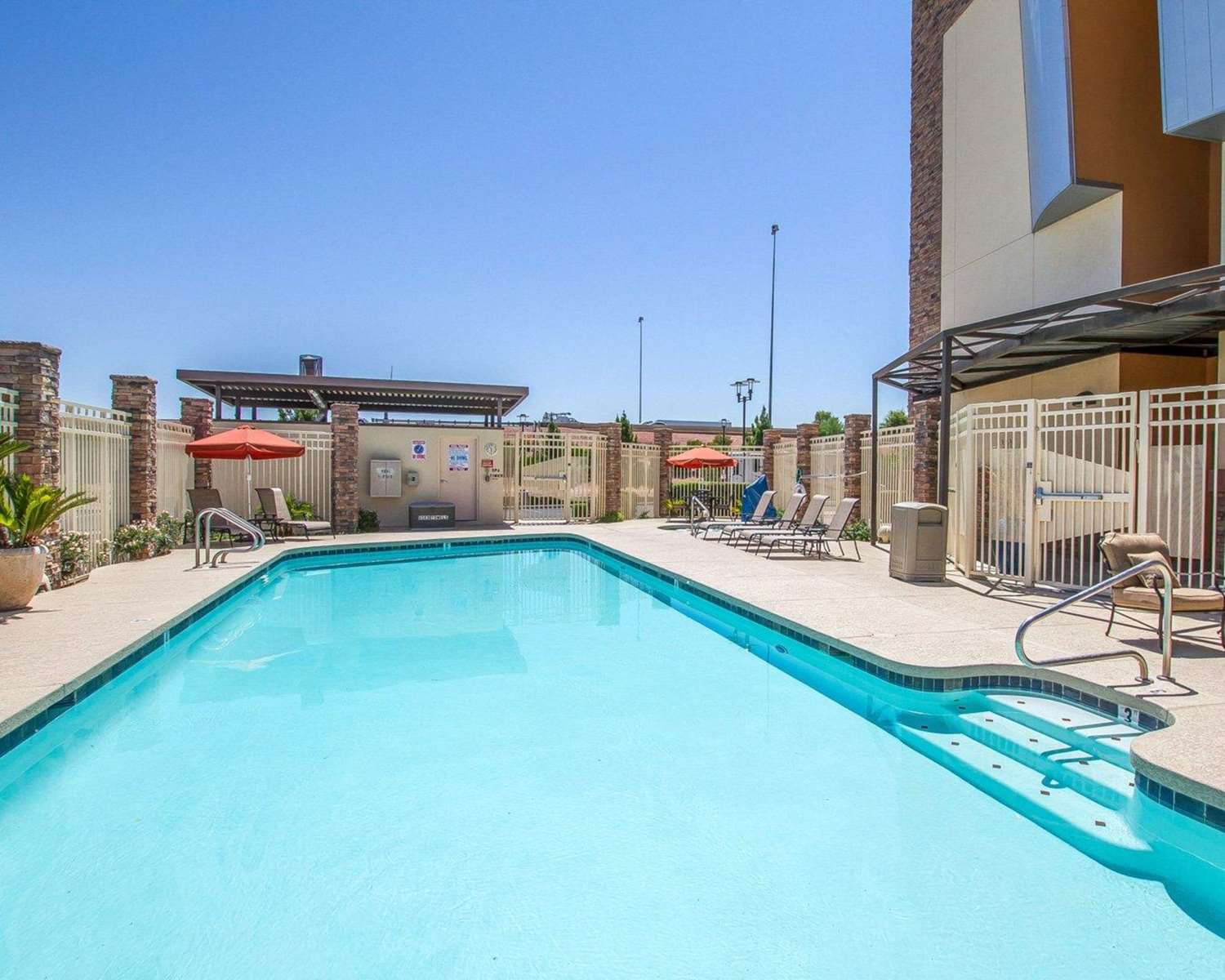 Comfort Suites Glendale State Farm Stadium Area 23/45