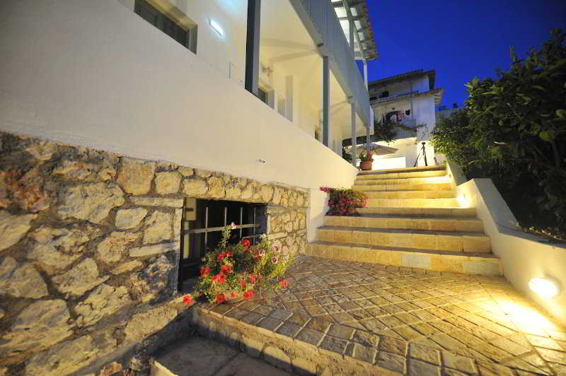 Agios Nikitas in LEFKADA