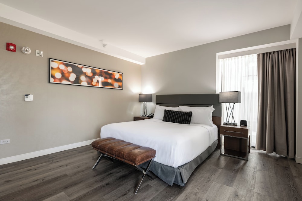 EXECUTIVE, KING BED, ACCESSIBLE