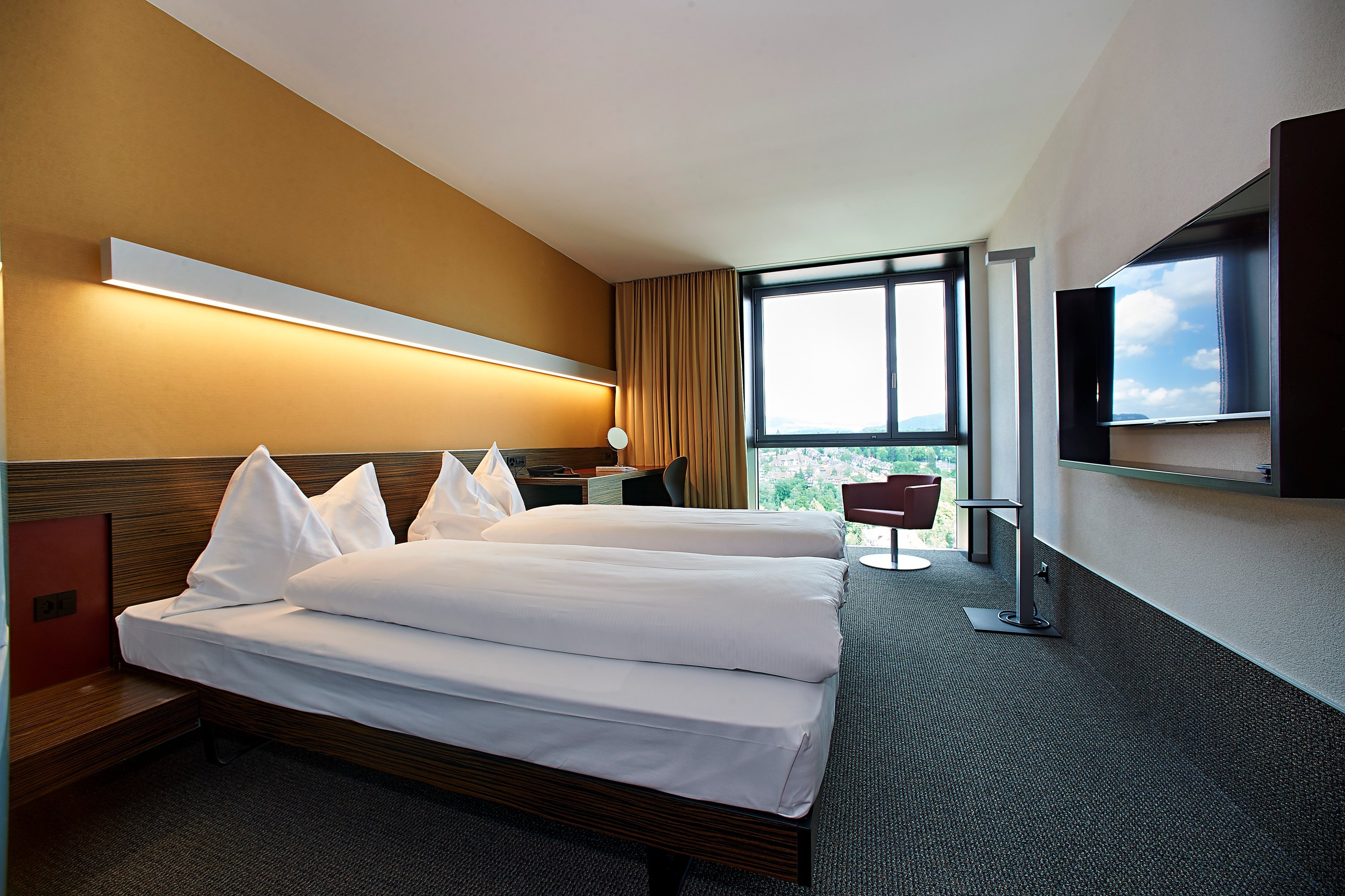 Hotel Ambassador 7/24