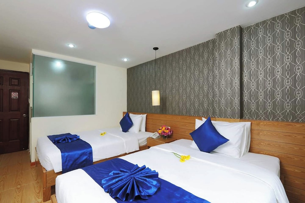 DELUXE, TWIN BEDS