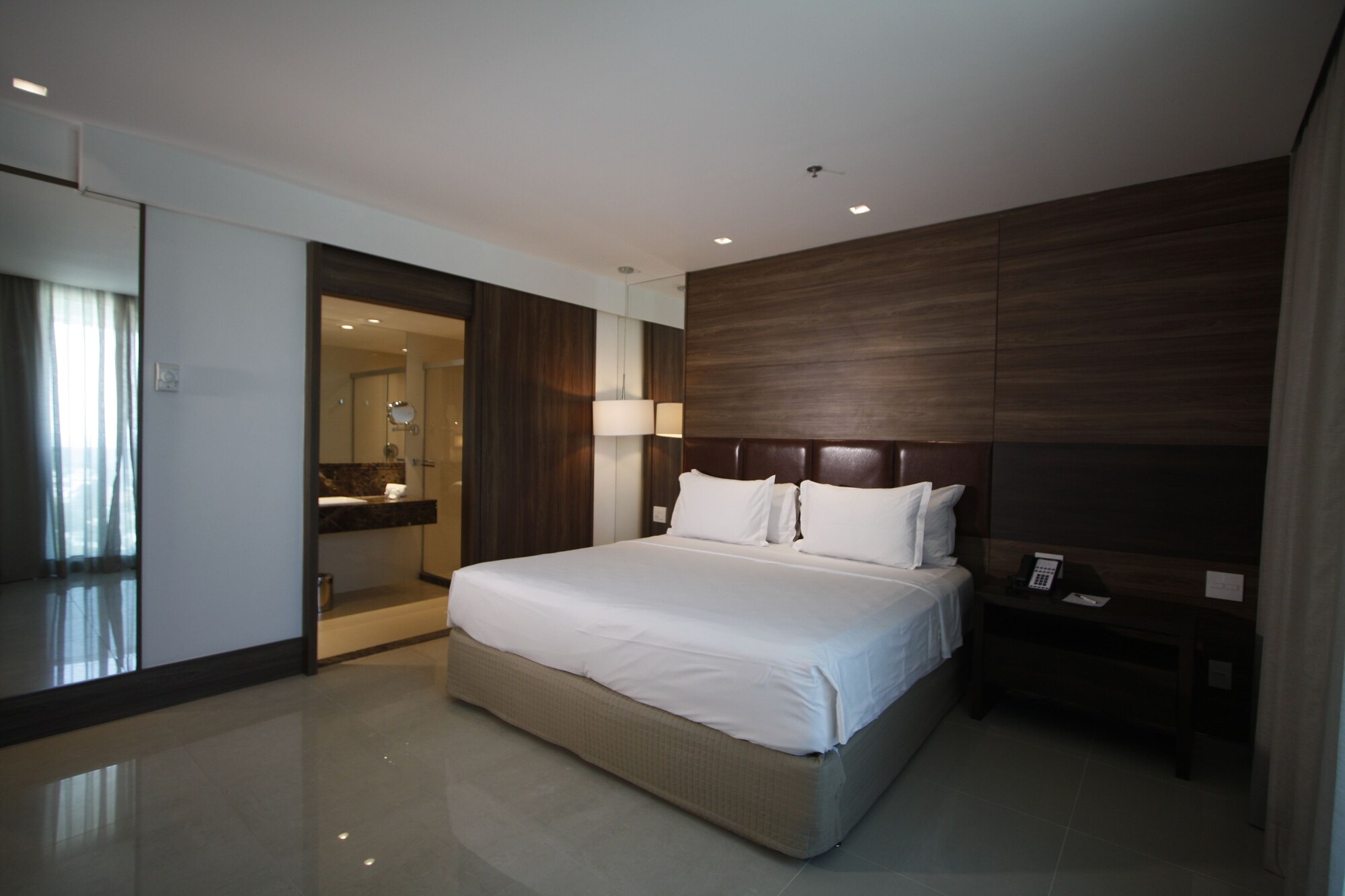 PRESIDENTIAL, SUITE