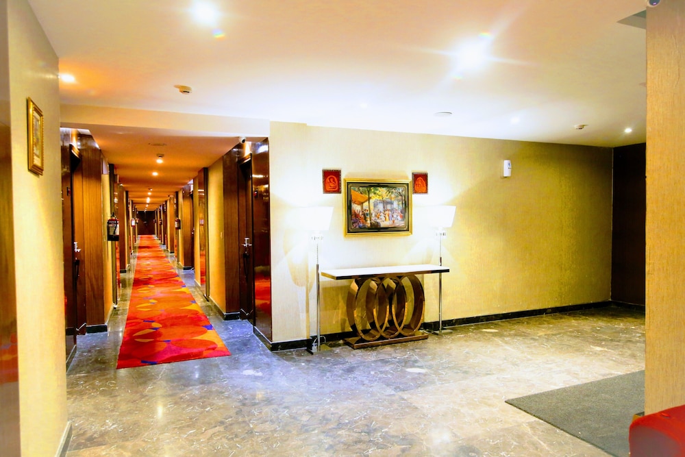 Stardom Hotels & Resort 16/48