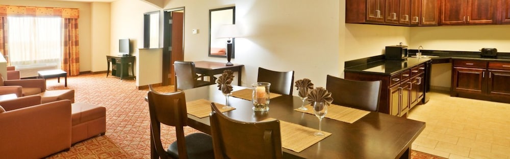 Comfort Inn Suites Denison North Lake Texoma 29/38