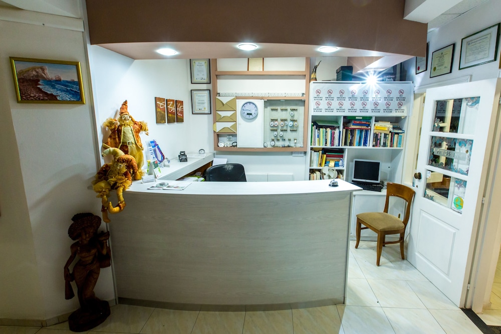 Fitos Inn Guest House 6/50