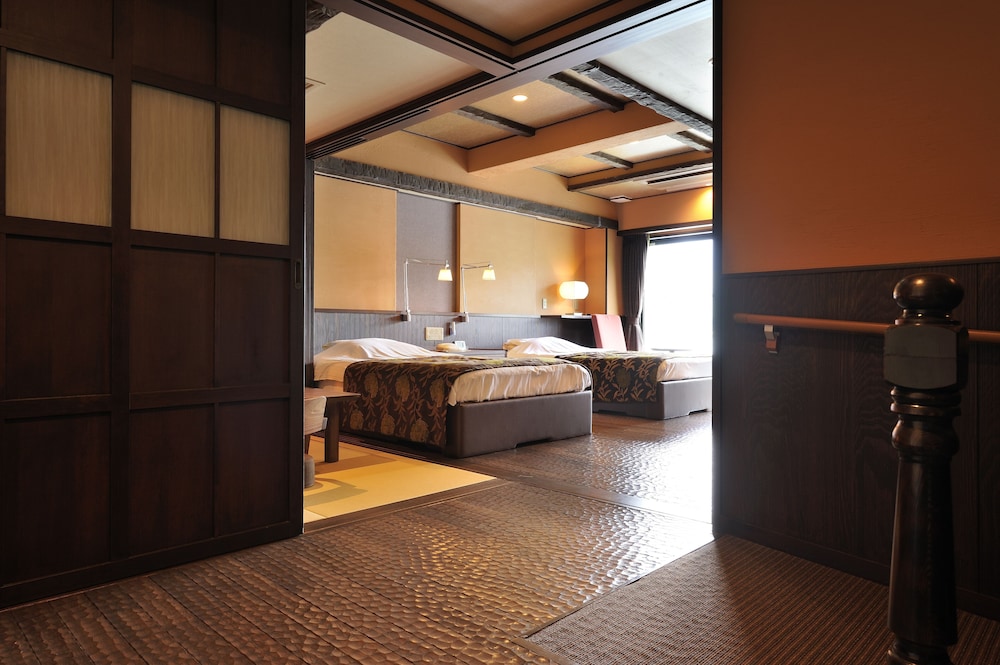 Japanese Western, Twin Beds, Lake View, Outdoor Bath, Sofa, East Wing، Fuji Lake Hotel 4/6