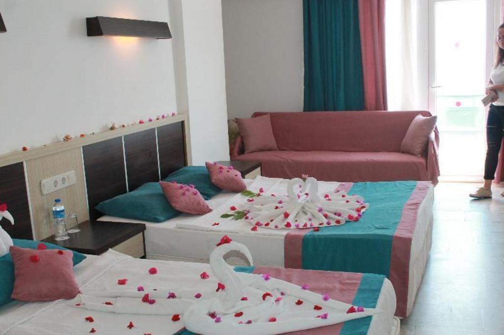 Semt Luna Beach Hotel 33/45