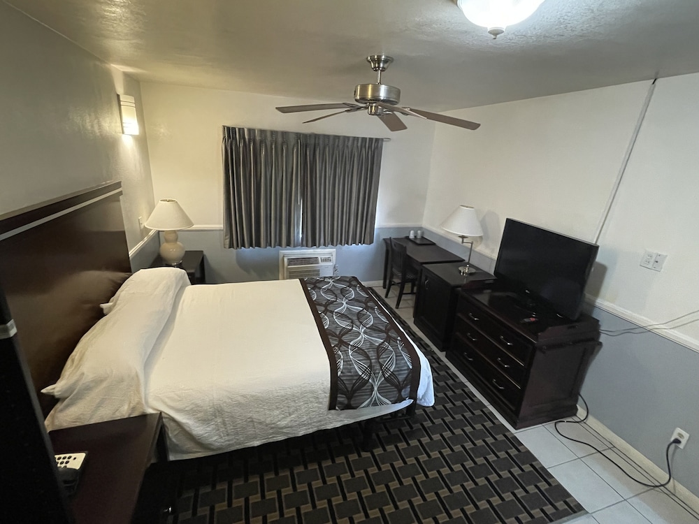 Hollywood Guest Inn 11/23