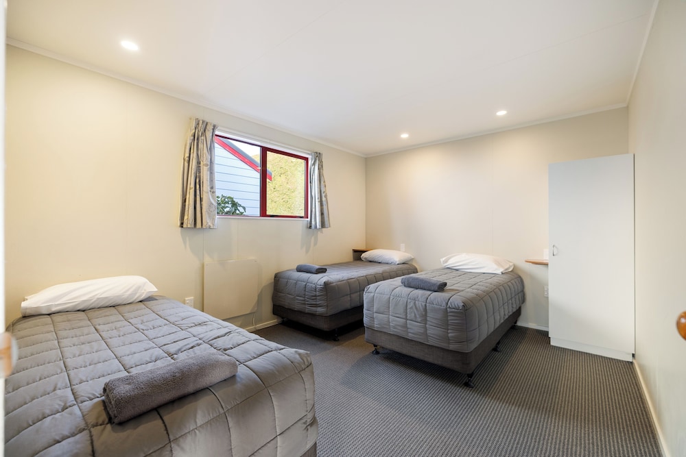 2 Bedrooms, Superior, 1 Double and 4 Single Beds