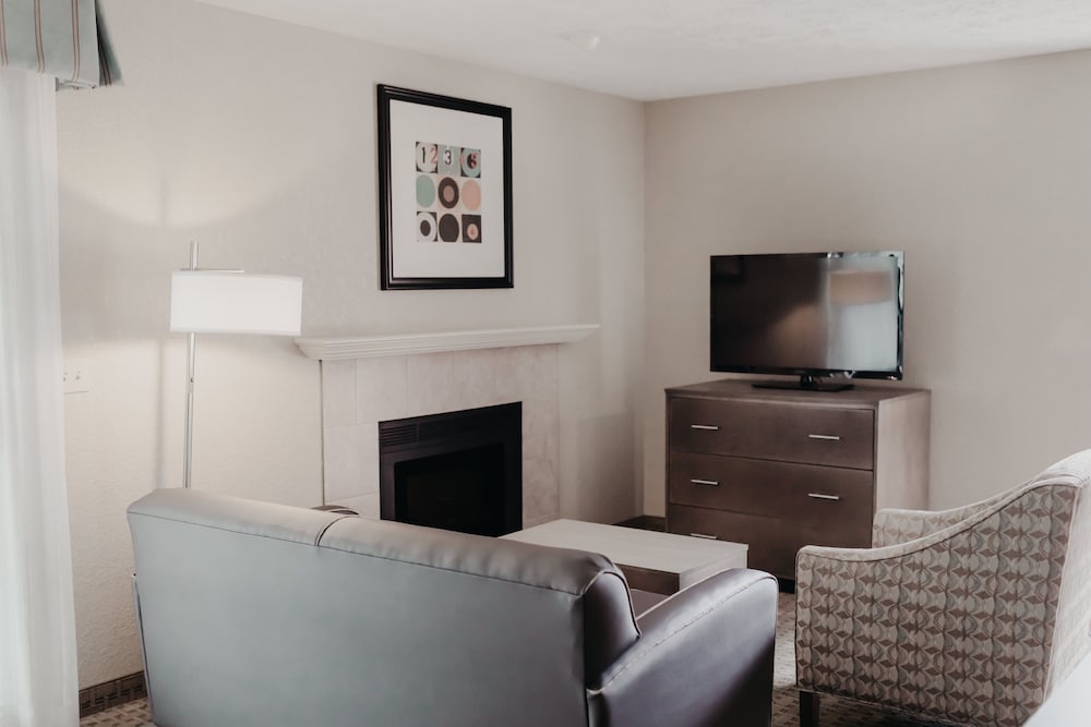 Eastland Suites Hotel & Conference Ctr, Trademark by Wyndham 55/69