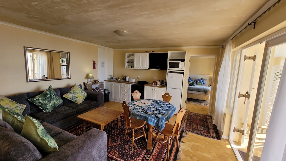 Albatross Guest House 46/68