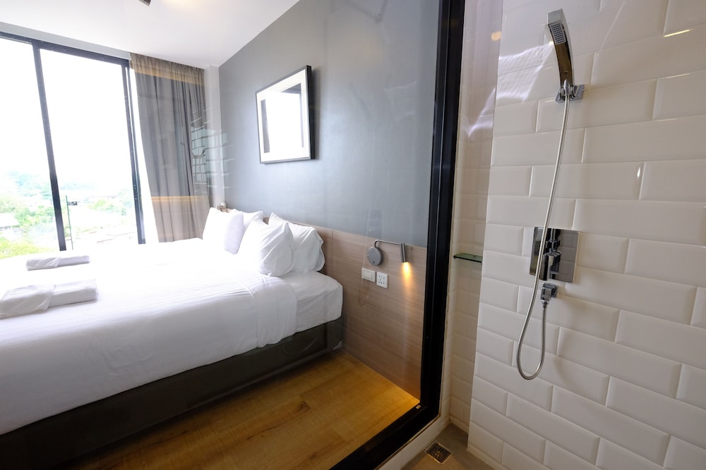 R Photo Hotel 12/33
