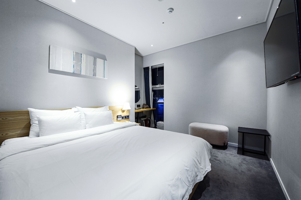 The Point Hotel 11/70