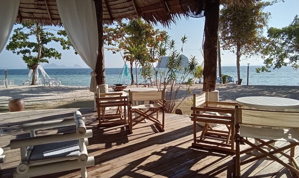 Mayalay Beach Resort 18/50