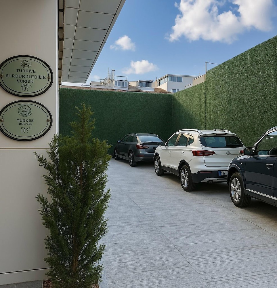 The Business Class Hotel 21/23