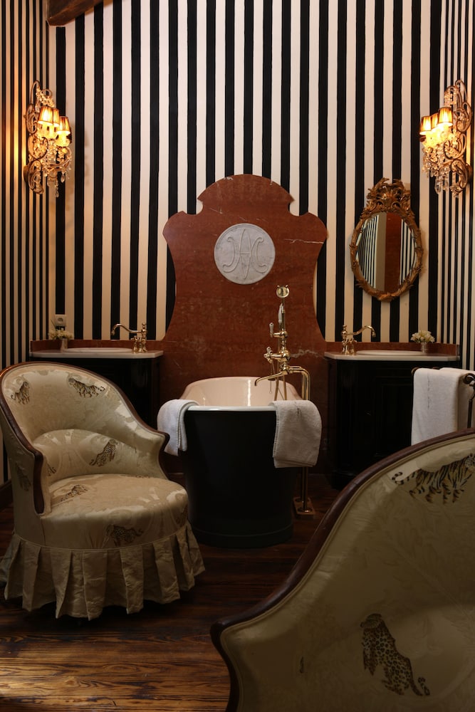 Jardins Secrets Hotel Nimes 20/40